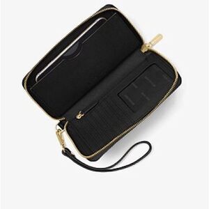 Michael Kors Jet Set Travel Wallet Wristlet Black Leather Smartphone